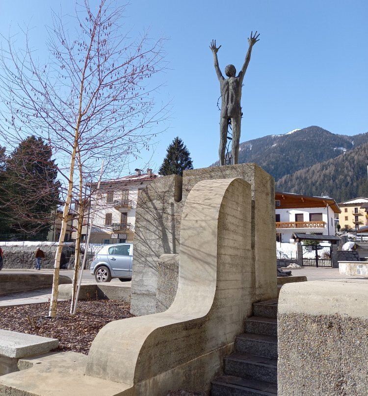 Monumento Ai Caduti-Strembo必去景点