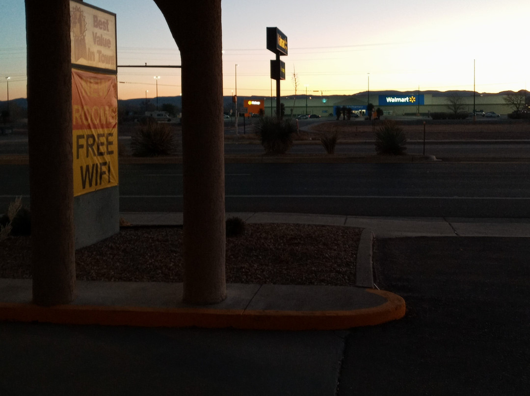 Econo Lodge Inn & Suites主图