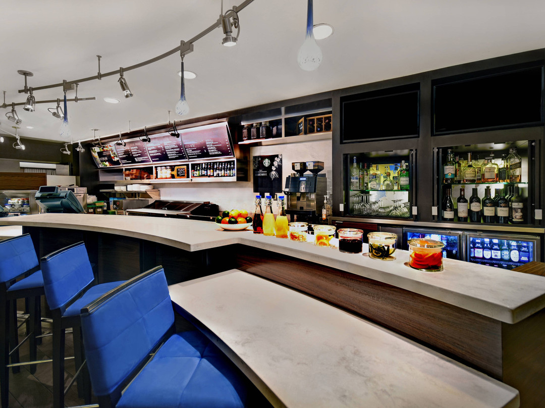 Courtyard by Marriott Republic Airport Long Island/Farmingdale主图