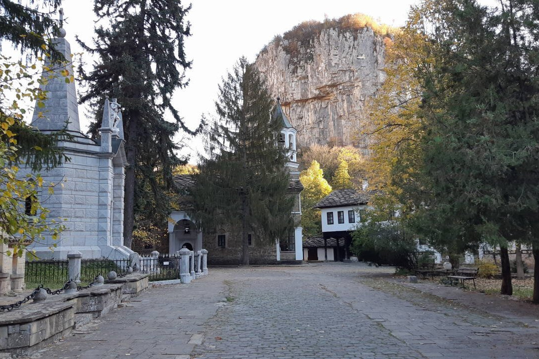 Bacho Kiro Cave - Dryanovo monastery景点图片