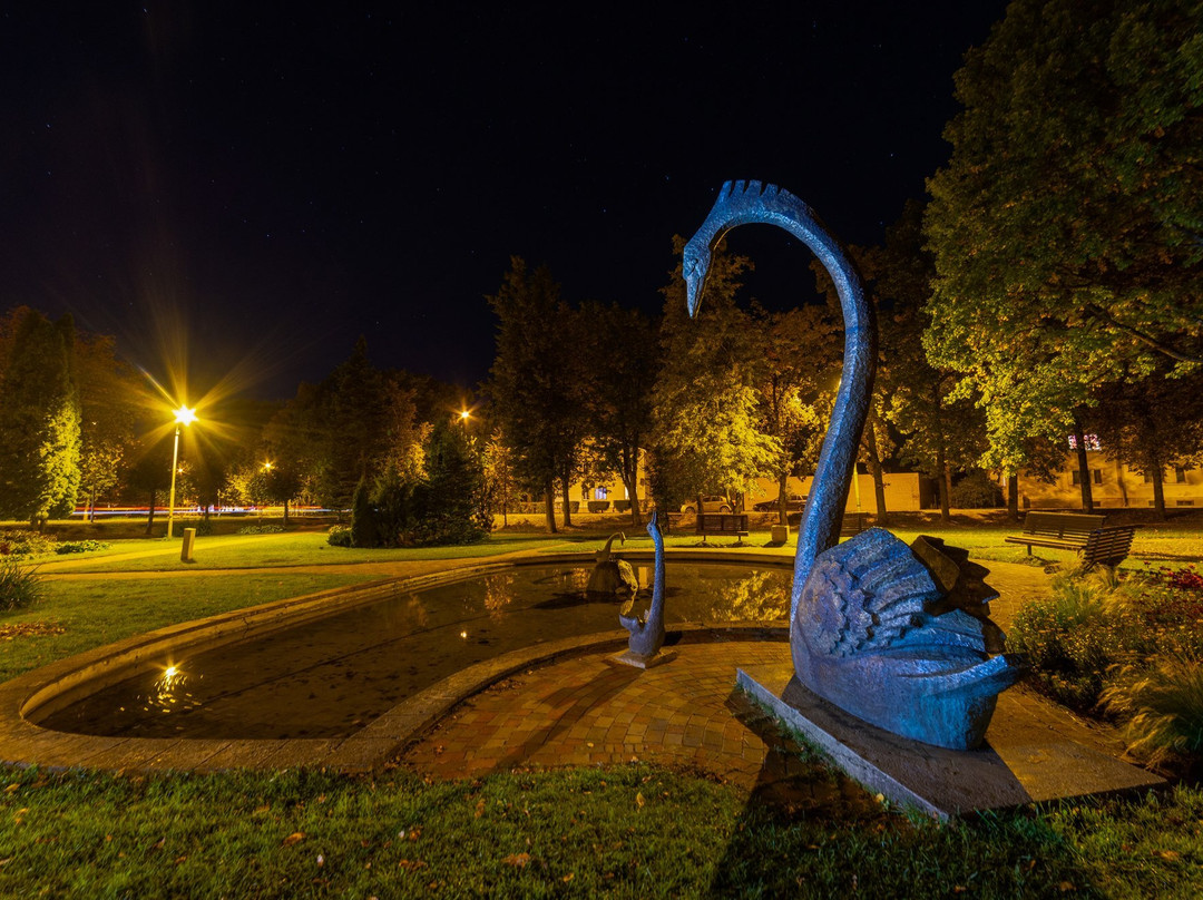 Youth Park with the Sculptures of Swans-Gulbene必去景点