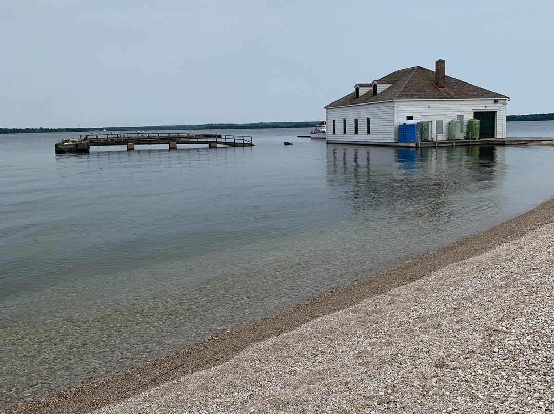 Shoreline Boat Tours-Gills Rock必去景点