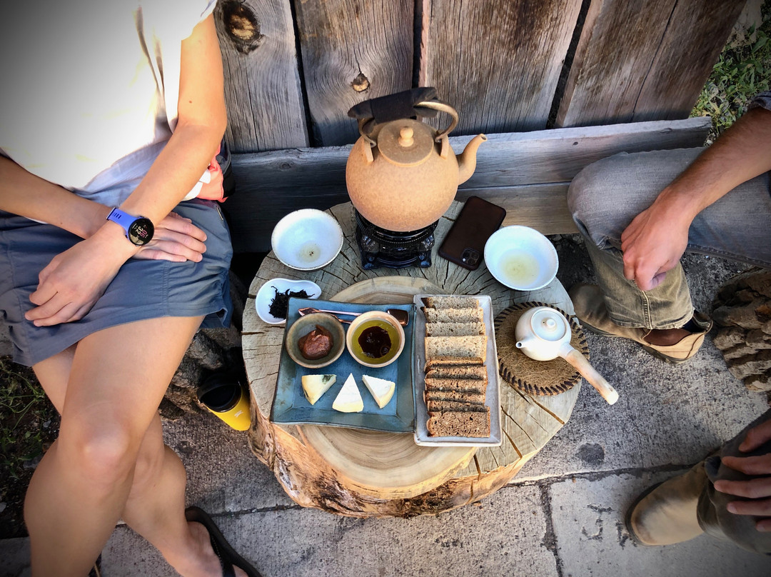 Mountain Gate Teahouse and Art Gallery