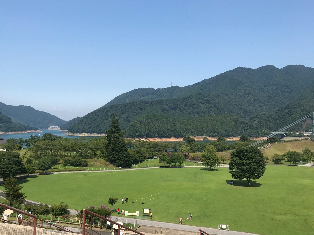 Miyagase Lake Shore景点图片