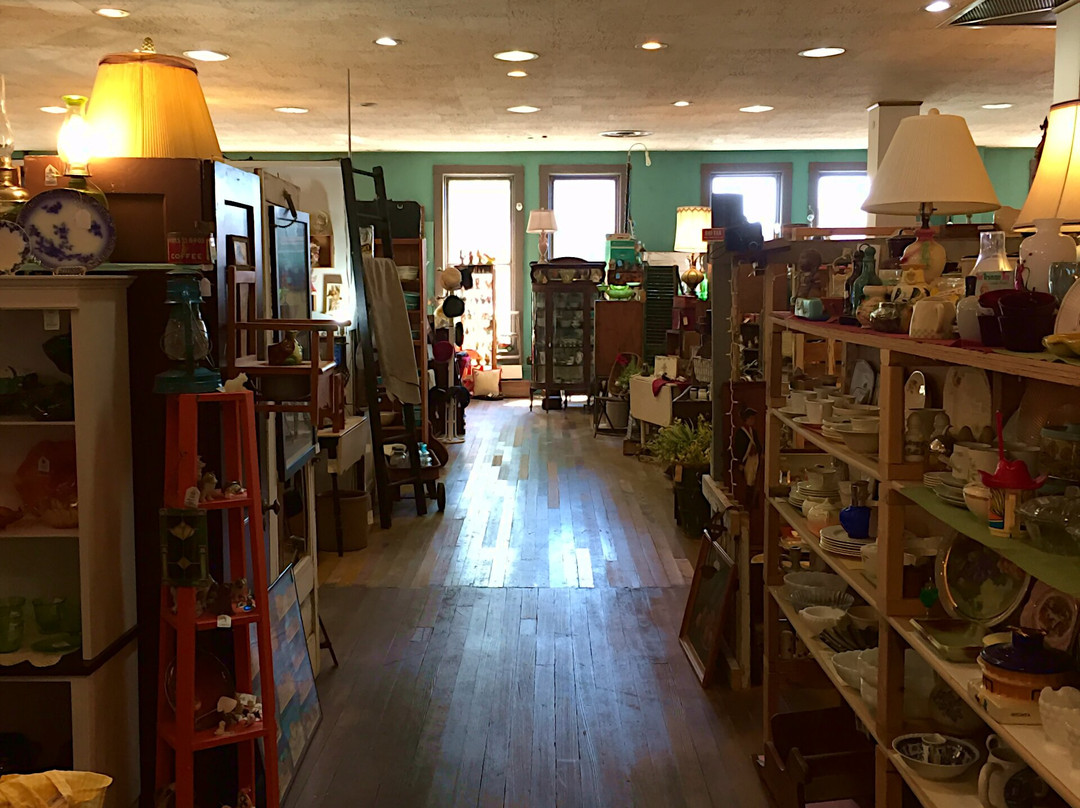 Boot Hill Antiques-道奇城必去景点