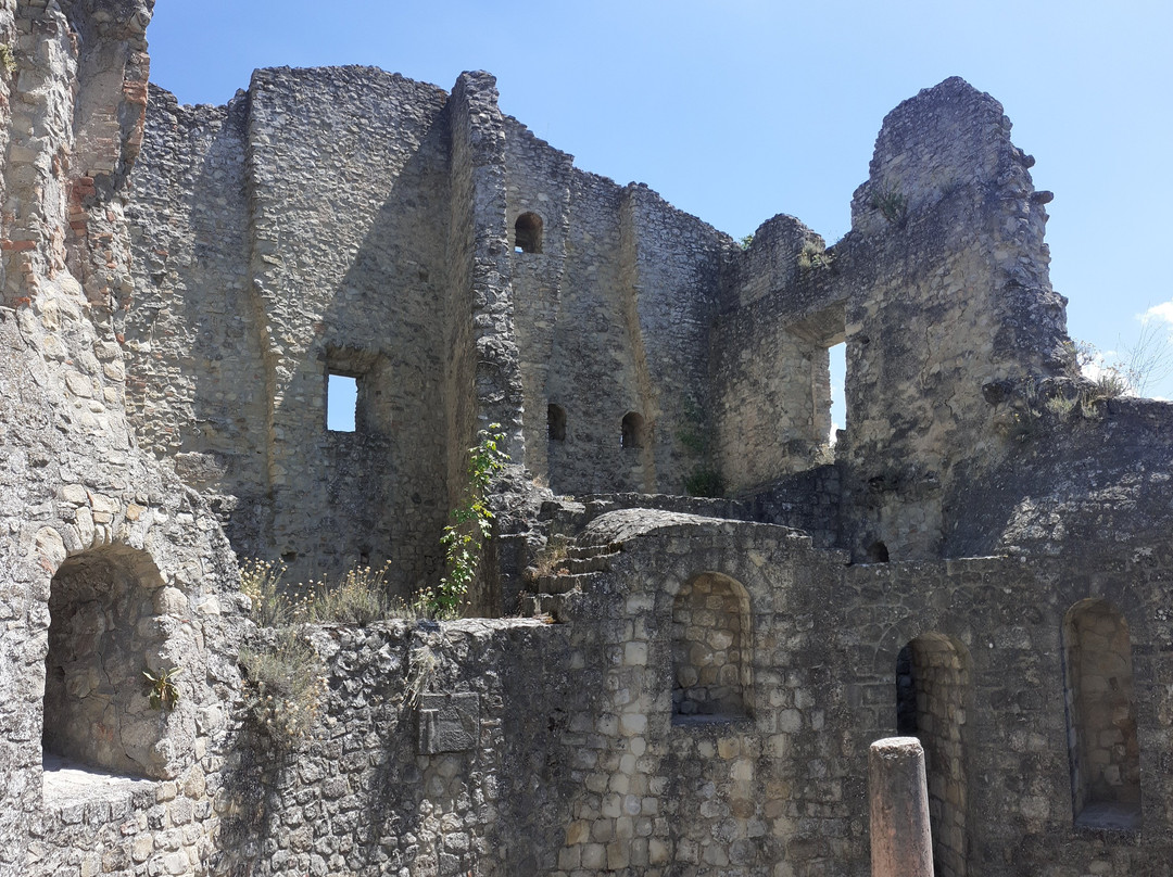 Canossa Castle景点图片