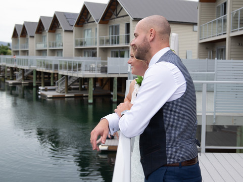 比萨岭湖度假酒店主图