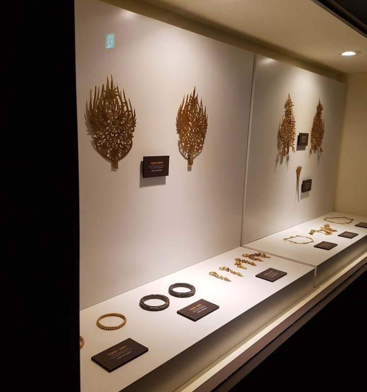 Songsan-ri Tombs and Royal Tomb of King Muryeong-公州市必去景点