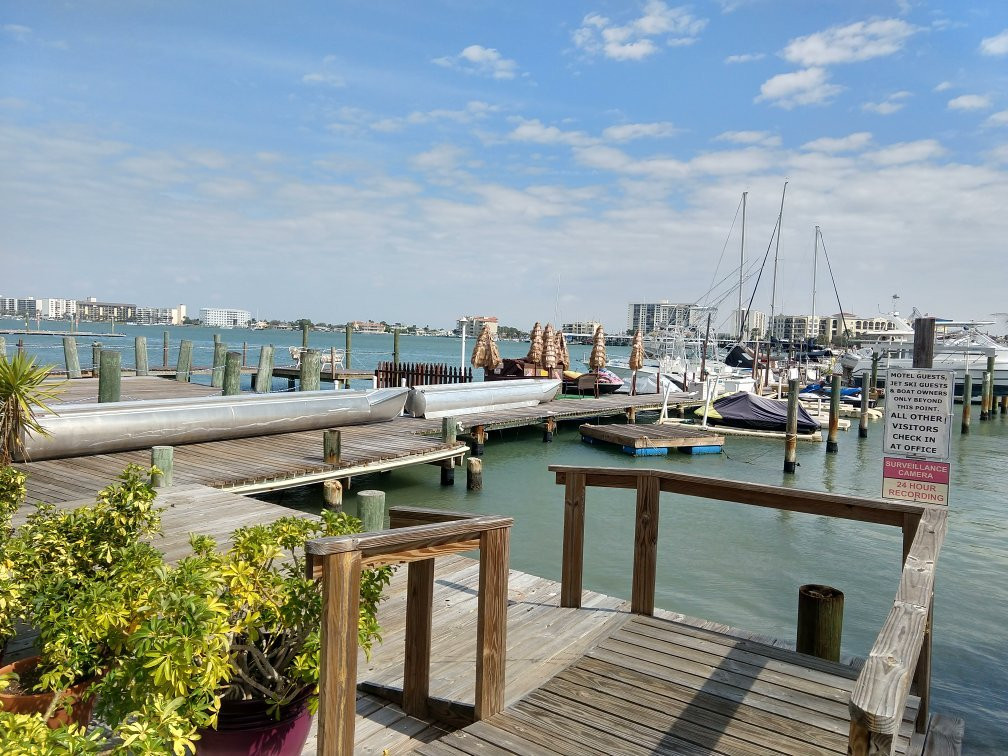 Barefoot Bay Resort and Marina主图