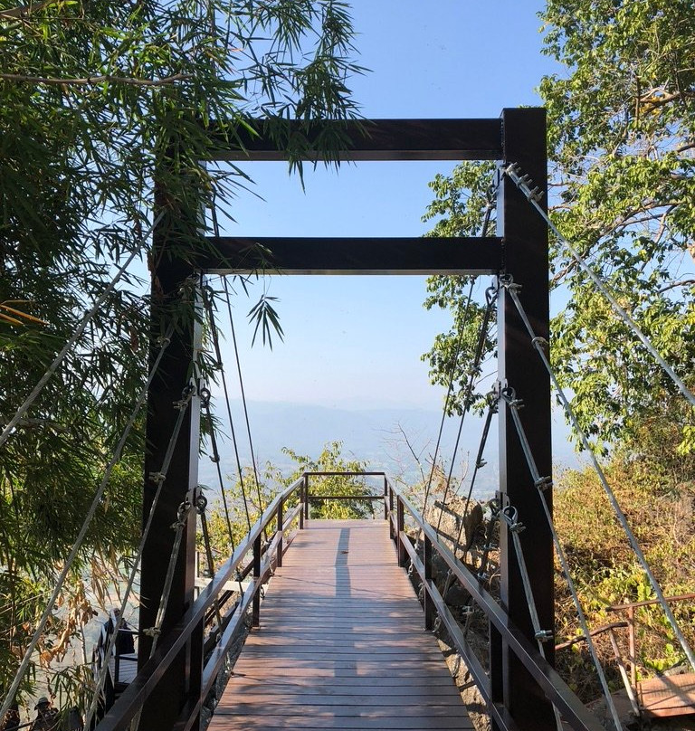 Wat Chaloem Phra Kiat-暖武里必去景点