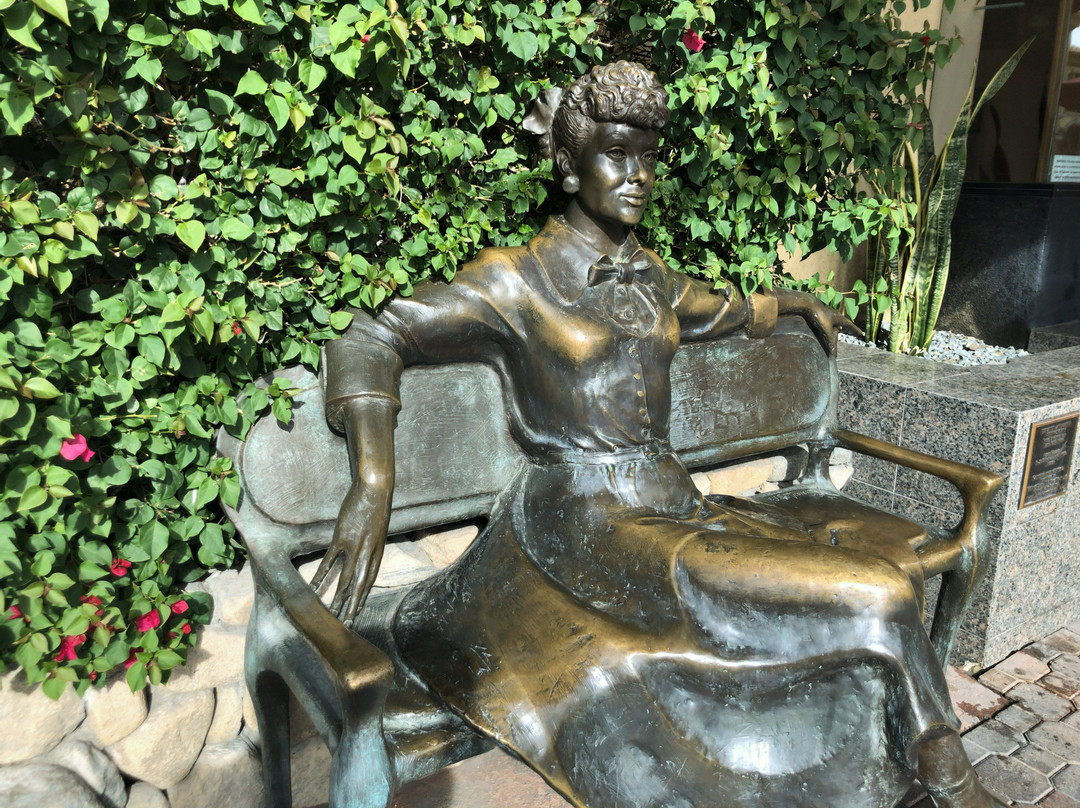 Statue of Lucille Ball-棕榈泉市必去景点