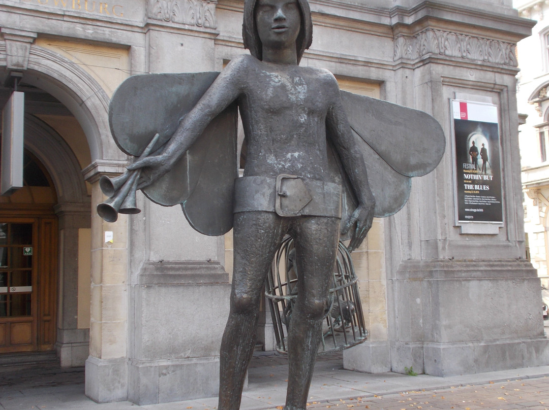 Papageno Statue-布鲁日必去景点