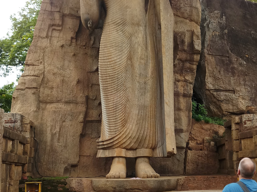 Avukana Buddha Statue景点图片