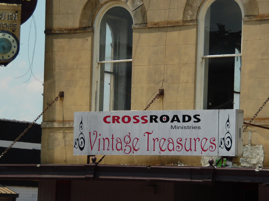 Crossroads Vintage Treasures景点图片