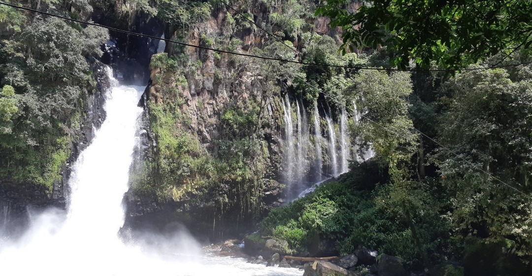 Cascada de la Tzararacua景点图片