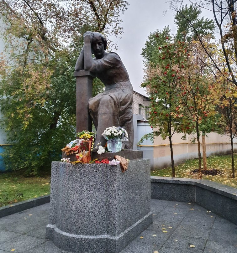 Marina Tsvetayeva Monument景点图片