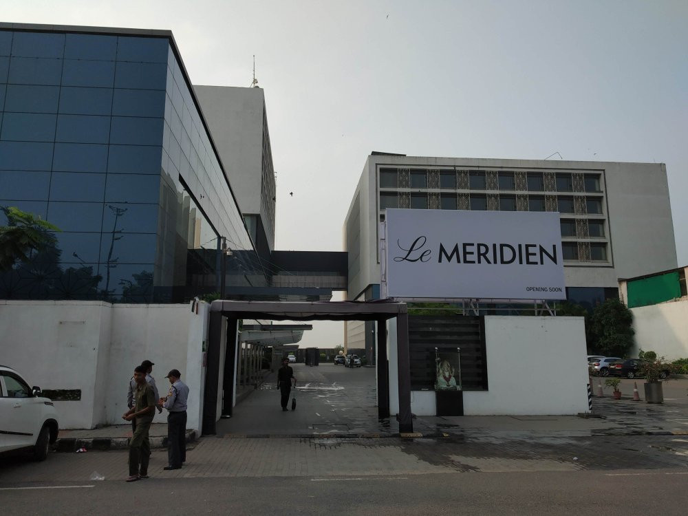 Orange Megastructure LLP主图