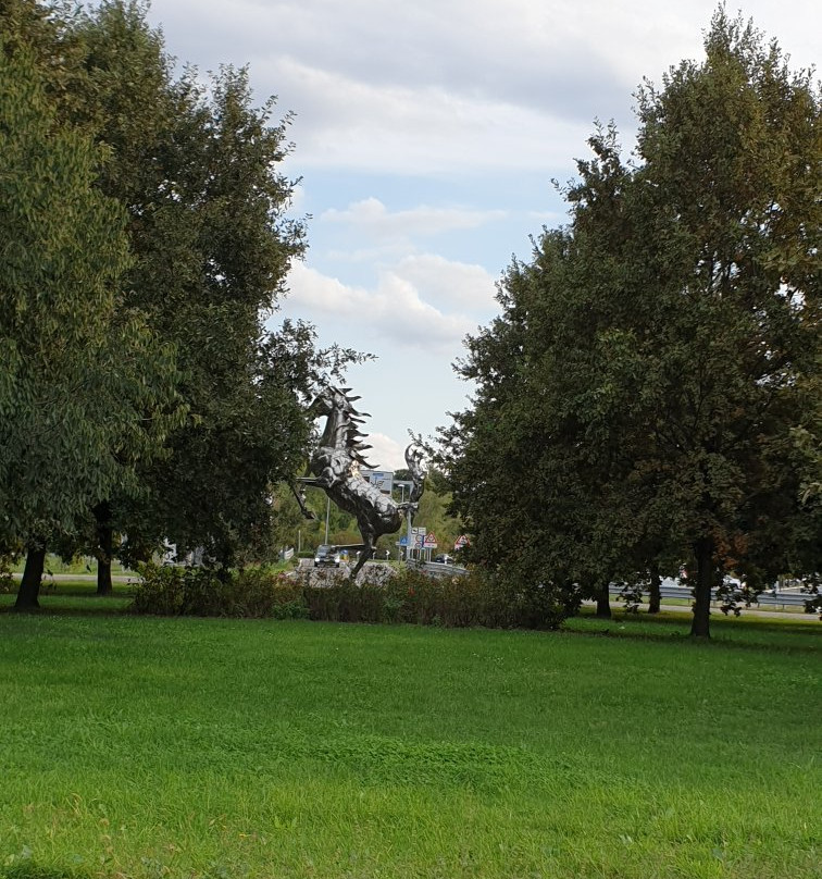 Monumento al Cavallino rampante景点图片