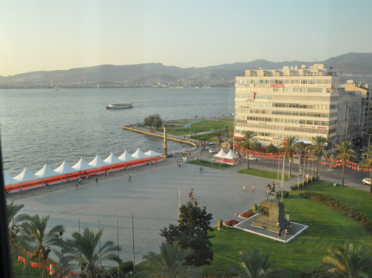 莫文皮克伊兹密尔酒店主图