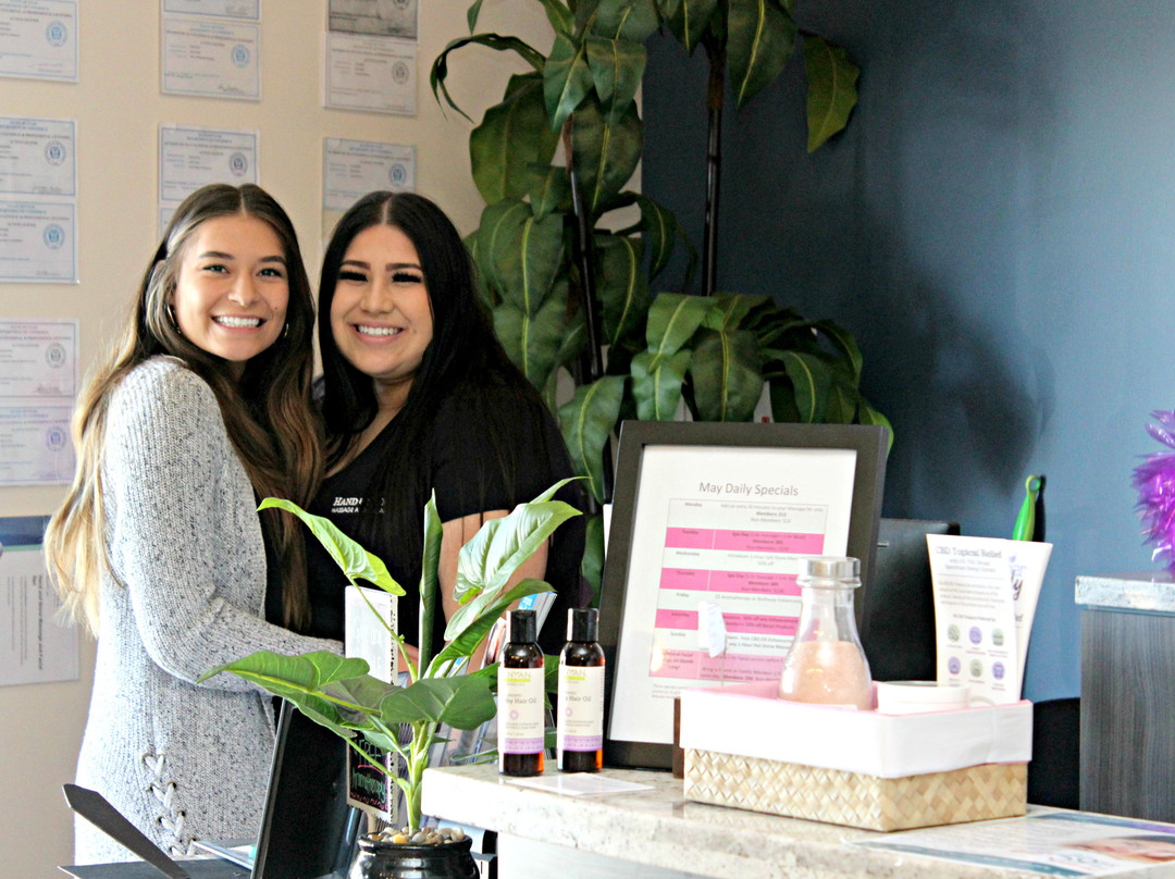 Hand and Stone Massage and Facial Spa-米德瓦尔必去景点