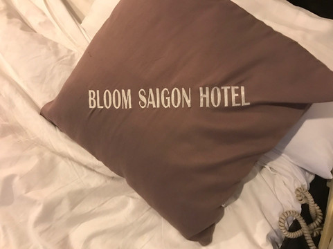 麦家辉酒店主图