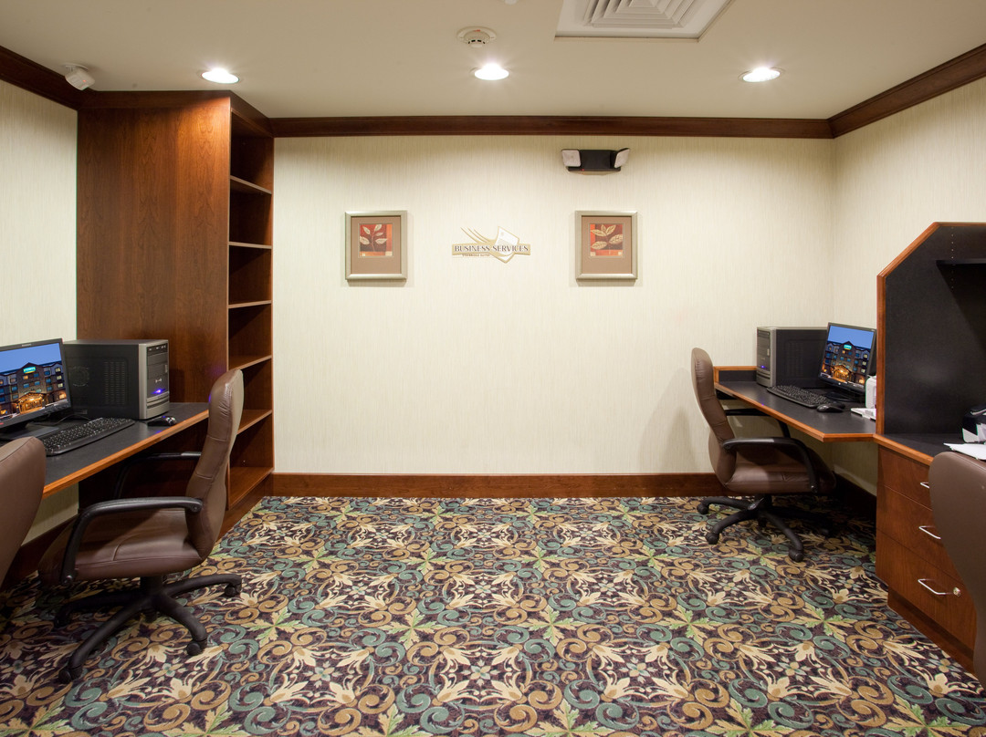 大瀑布城驻桥套房酒店主图