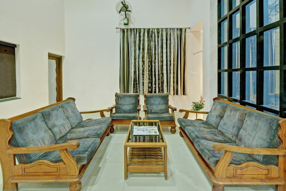 OYO 30636 Hotel Navaratna International主图