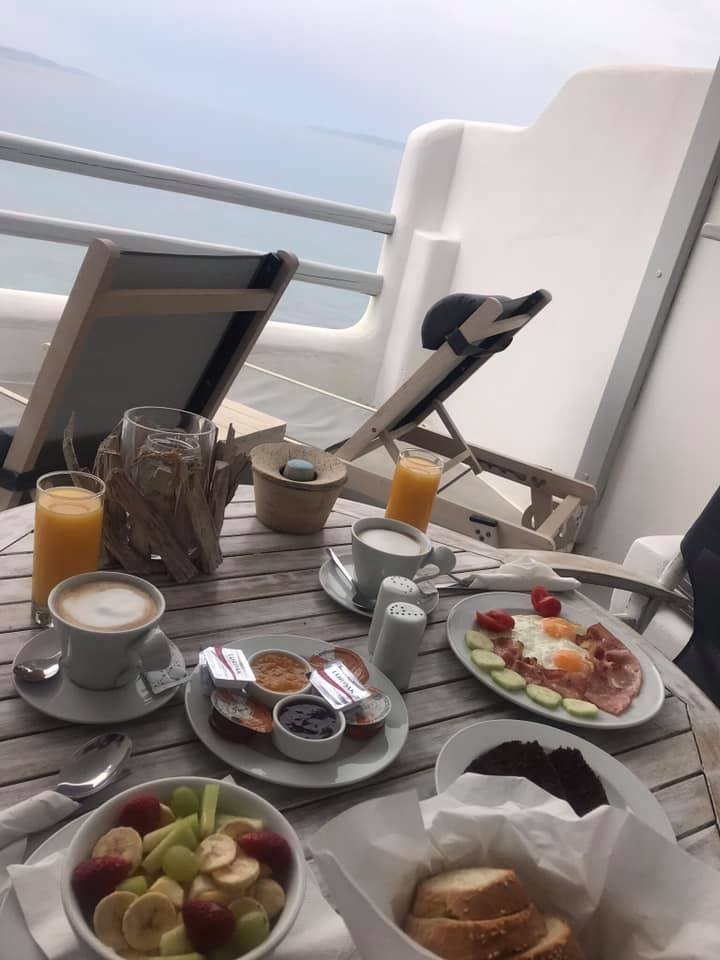 Blue Waves Suites & Apartments To Kyma-餐饮