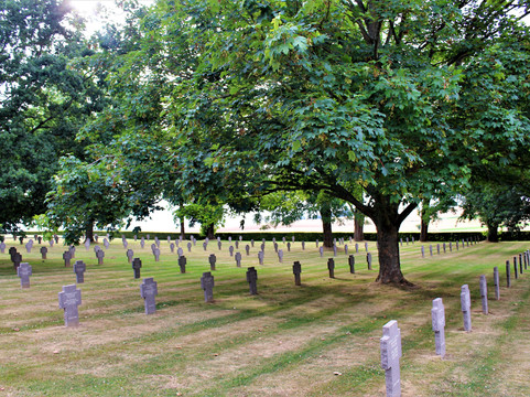 Rancourt German Military Cemetery-Rancourt必去景点