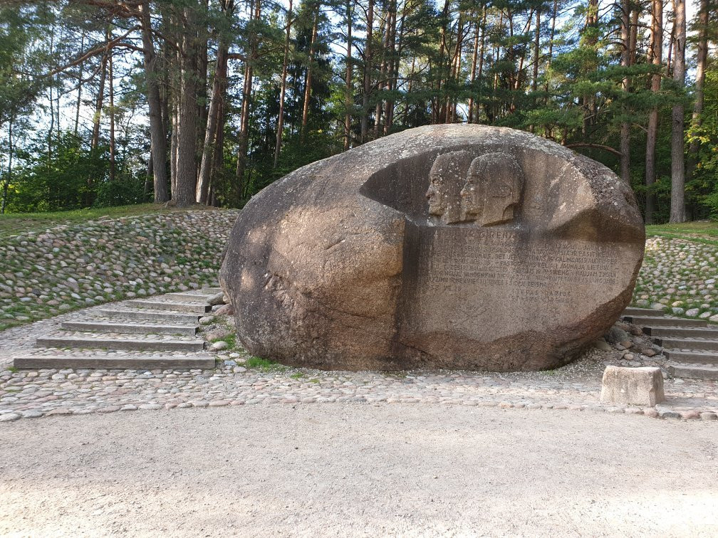 Puntukas Stone景点图片