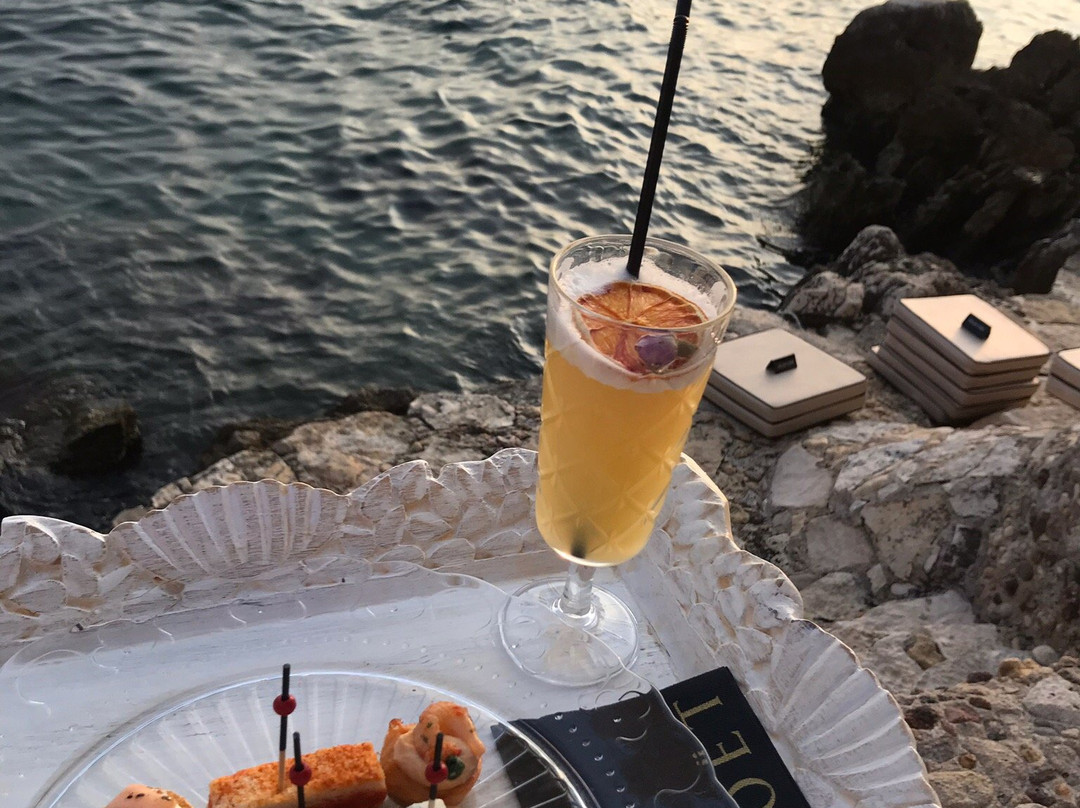 Valentino Cocktail & Champagene Bar景点图片