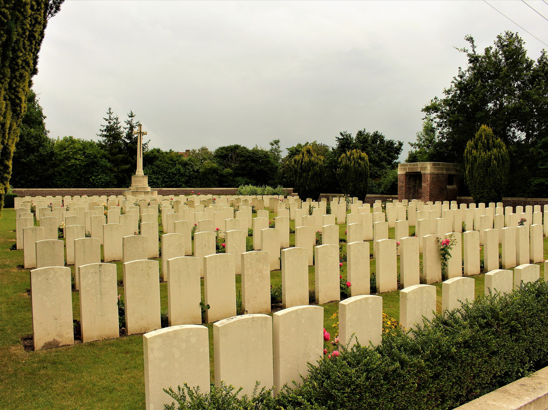 Pont-D'Achelles Military Cemetery景点图片