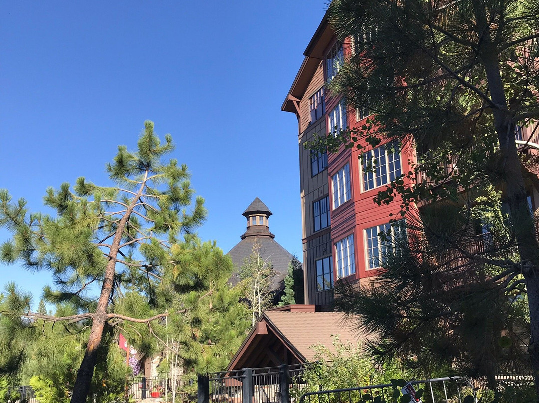 One Village Place Residences主图