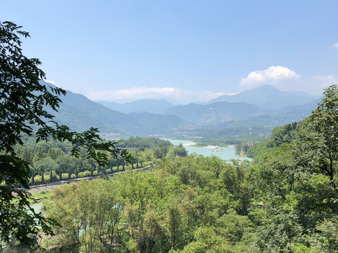 都江堰水利工程景点图片