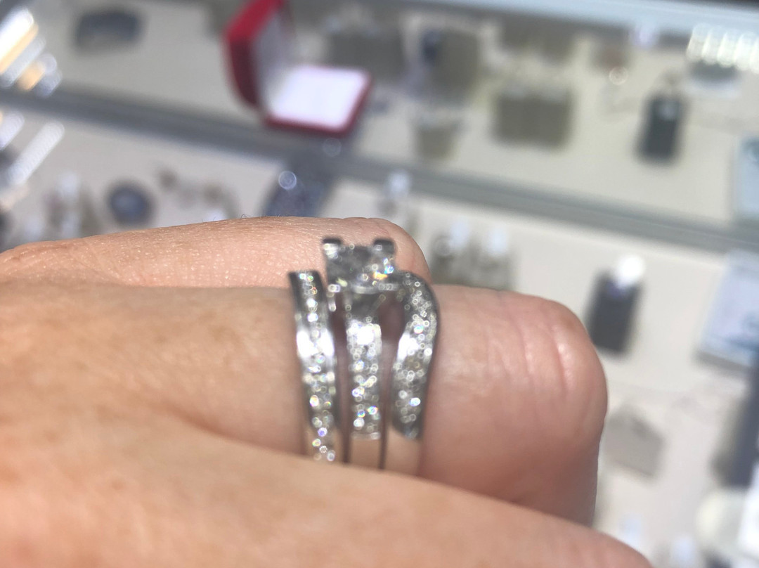 Anya Jewellery and Diamond-马尔马里斯必去景点