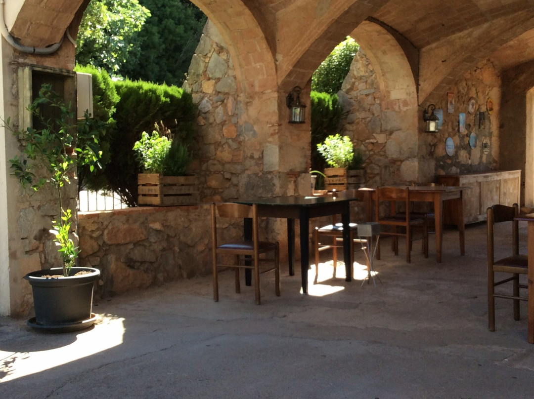 Cistella酒店住宿-Santuari de la Mare de Deu de la Salut de Terrades