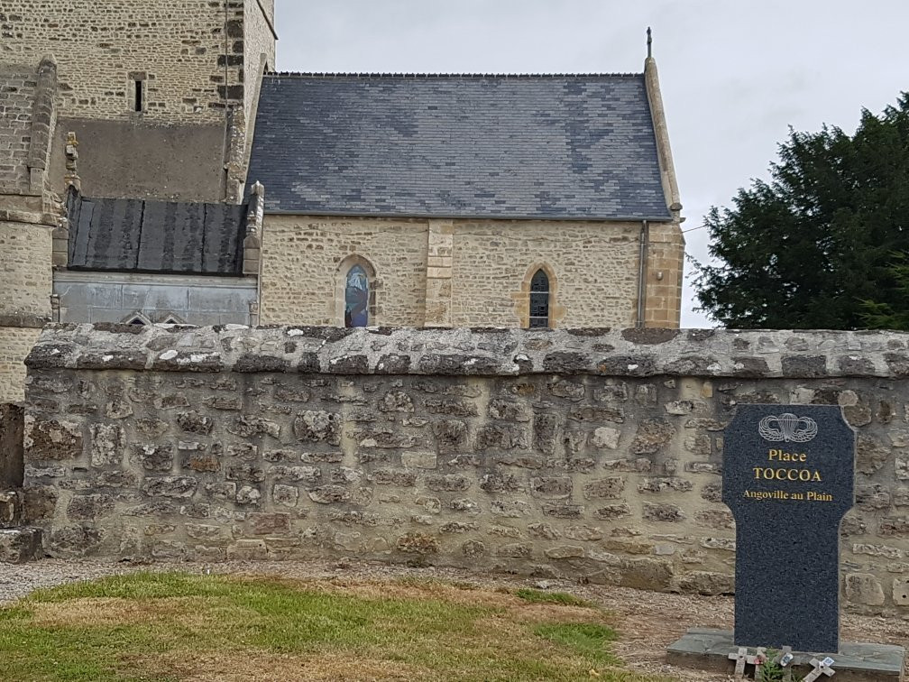 Eglise Saint-Come-et-Saint-Damien d'Angoville-au-Plain景点图片