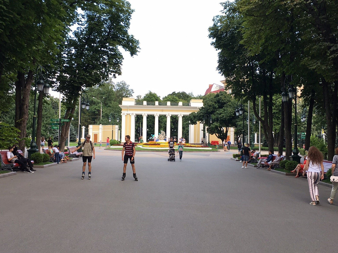 Gorky Central Park of Culture and Leisure景点图片
