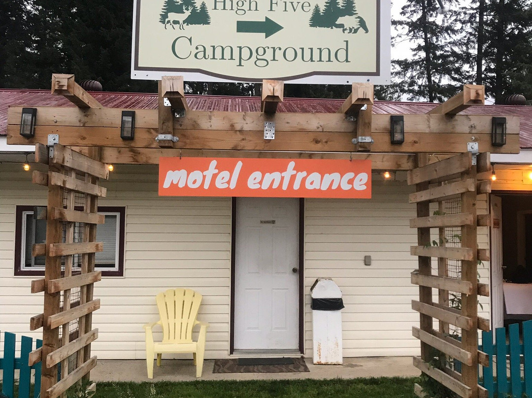 High Five Motel & Campground主图