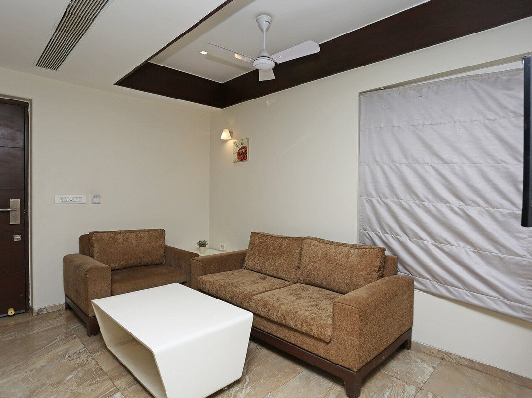 OYO 5561 Hotel Cambean