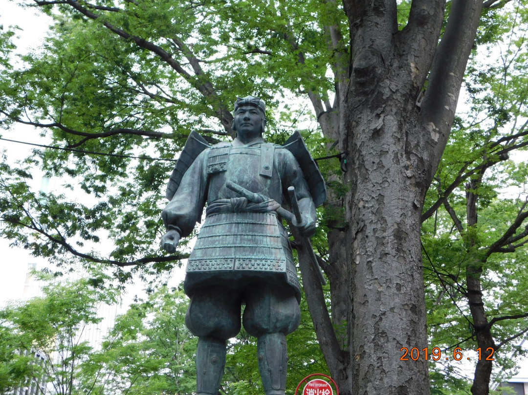 The road lined with Japanese Zelkova near Babadaimon Gate-府中市必去景点