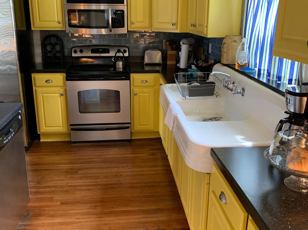 Colonel's Cottage Inns主图