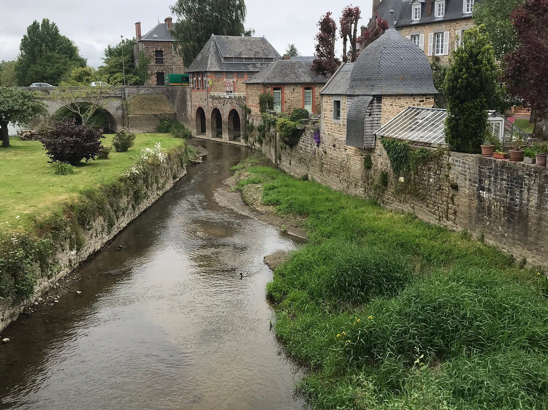 Le Vieux Pont de Ducey景点图片