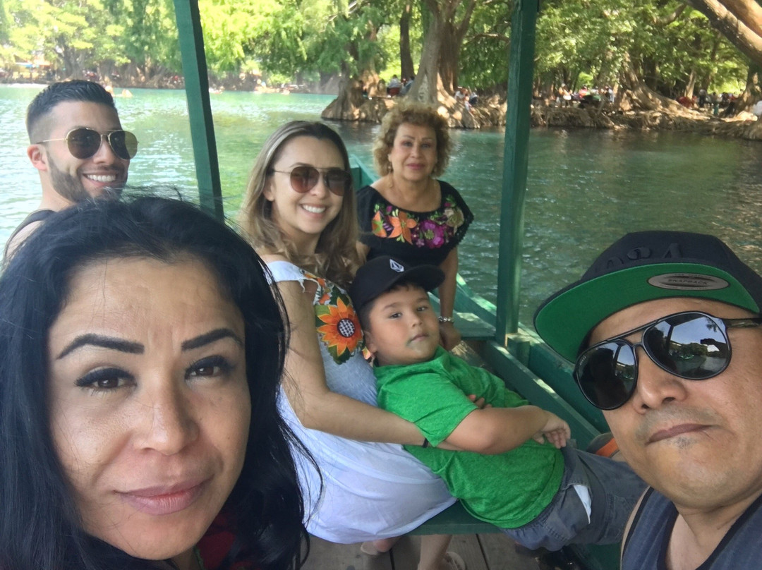 Lago de Camécuaro National Park景点图片