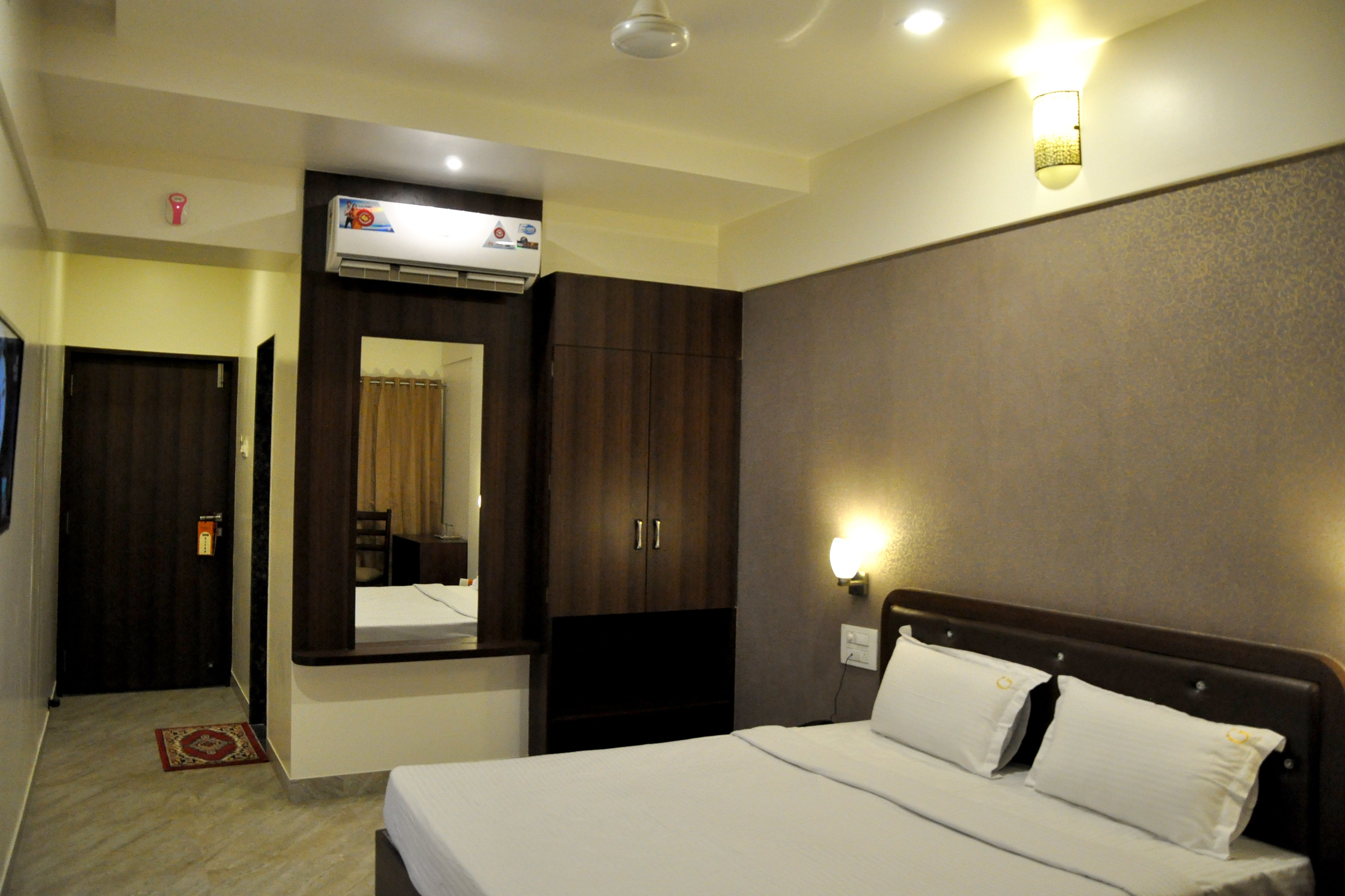Hotel Gulmohar Pride-官方
