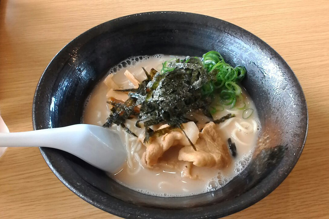徳島ラーメン　うわさの麺八
