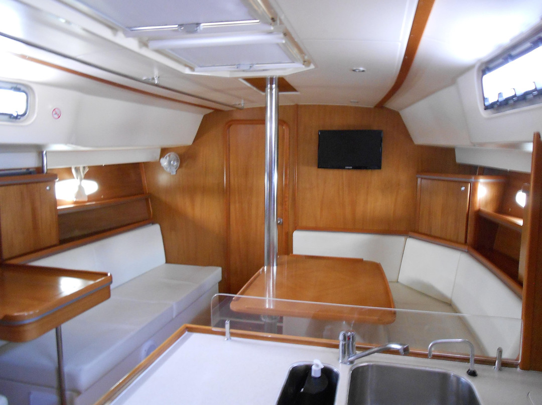 Delta Yacht Charter景点图片