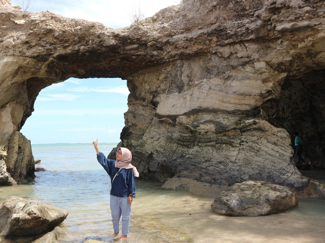 Watu Parunu Beach景点图片