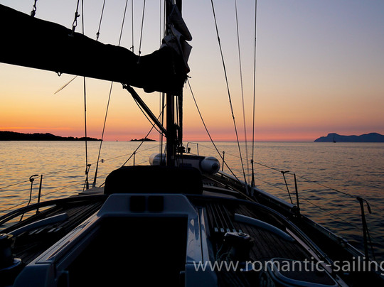 Romantic Sailing-阿库迪亚必去景点