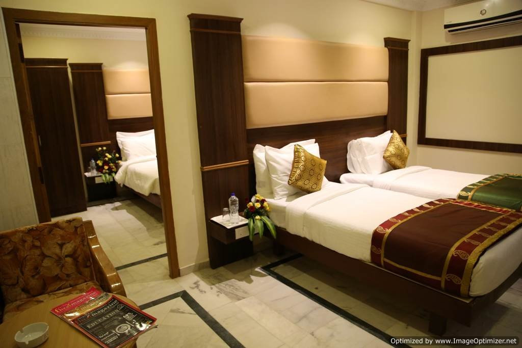 Set Residency主图
